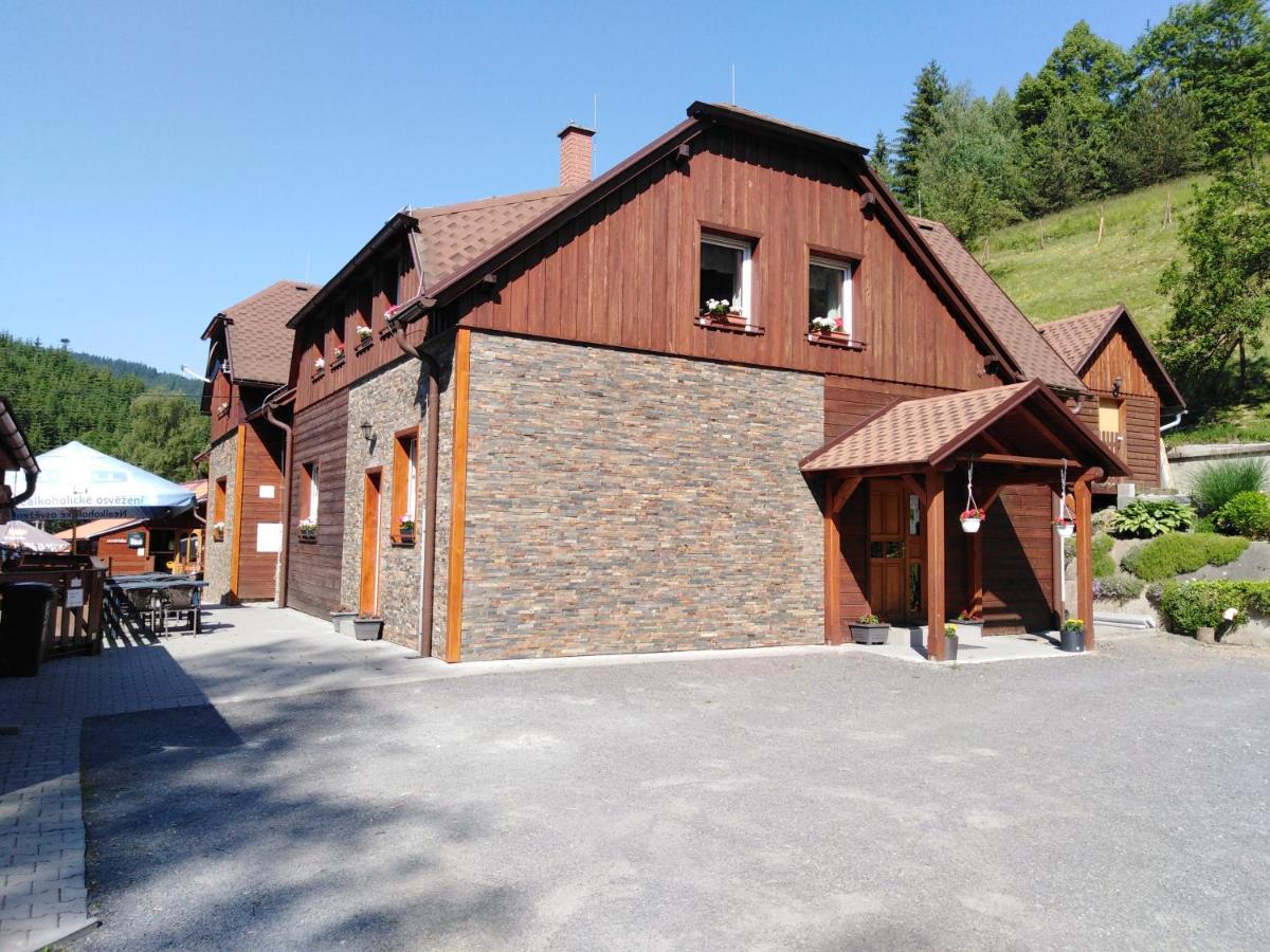 U Vesele Lisky Hotel Hutisko Exterior photo