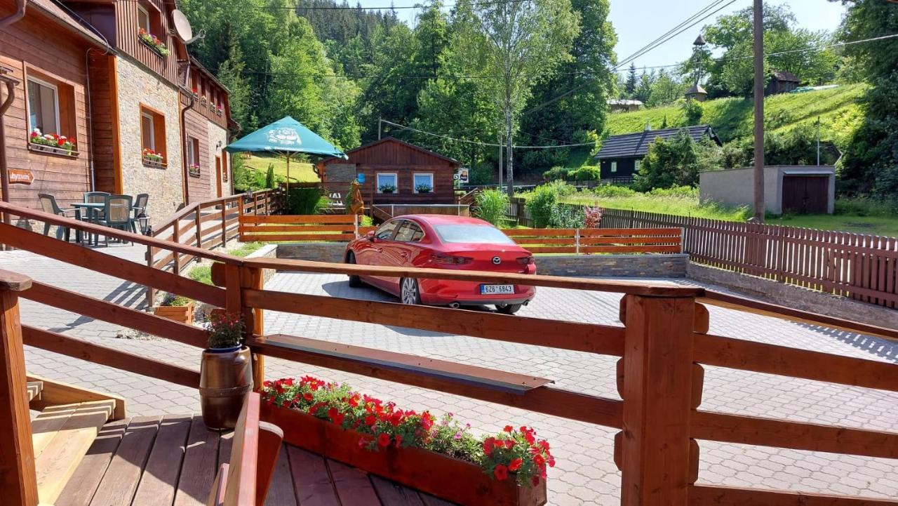 U Vesele Lisky Hotel Hutisko Exterior photo