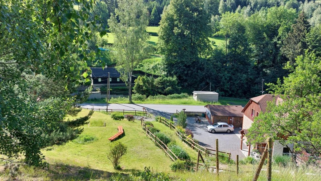 U Vesele Lisky Hotel Hutisko Exterior photo