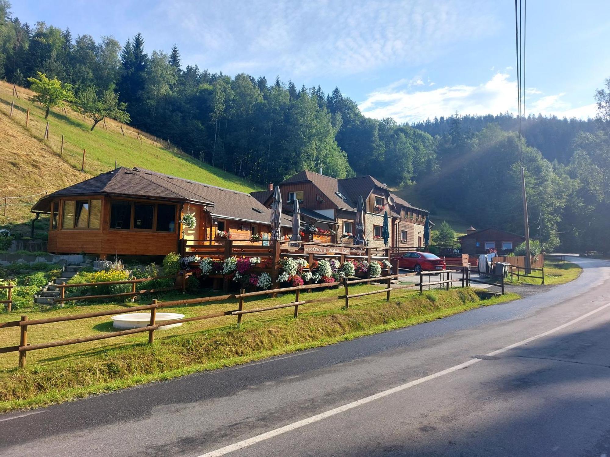 U Vesele Lisky Hotel Hutisko Exterior photo