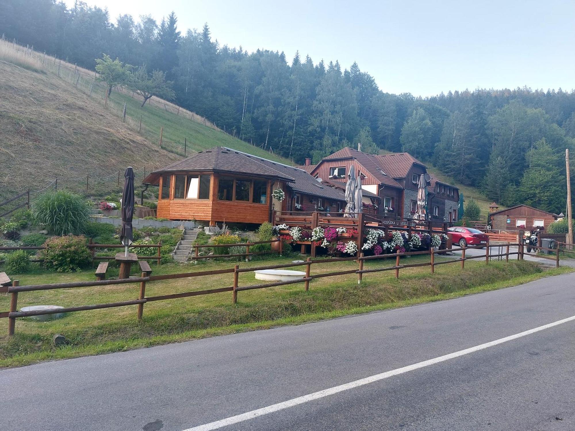 U Vesele Lisky Hotel Hutisko Exterior photo